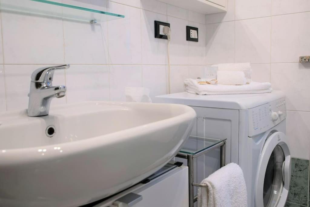 Apartamento Casa Spezia - Metro Vicina, Wi-Fi Rapido & Netflix Turín Exterior foto